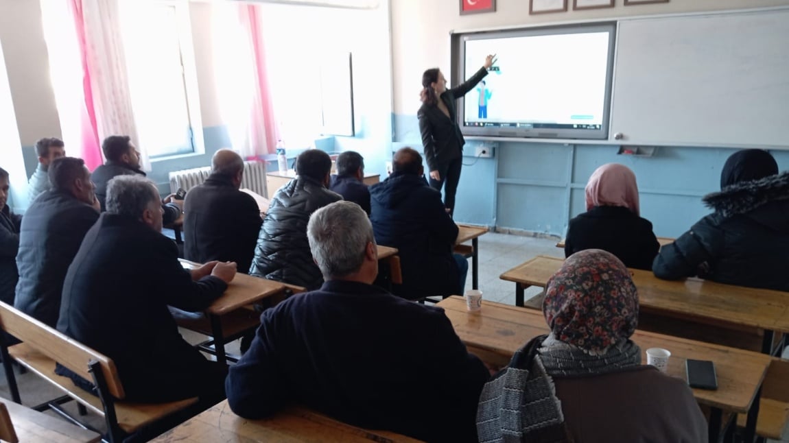 Veli Seminerleri ve Uygulamaları